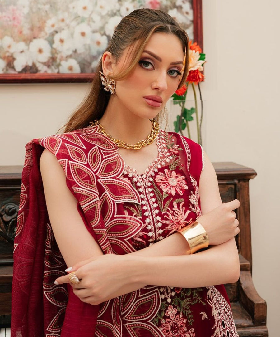 Mahnur MC – 03 – 3 Piece Luxury Lawn Embroidered Suit